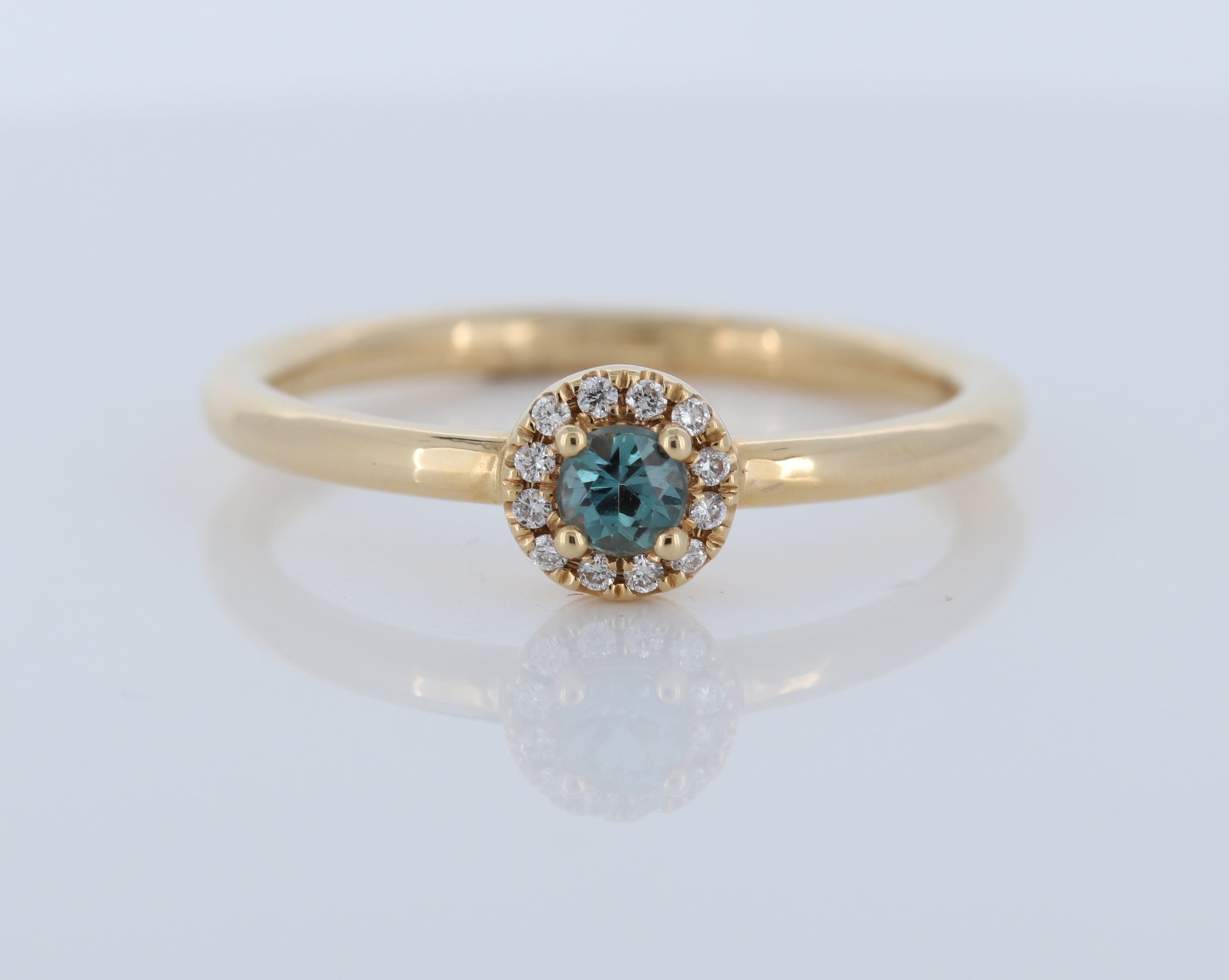 Natural Alexandrite Round Halo Ring In 18Kt Yellow Gold