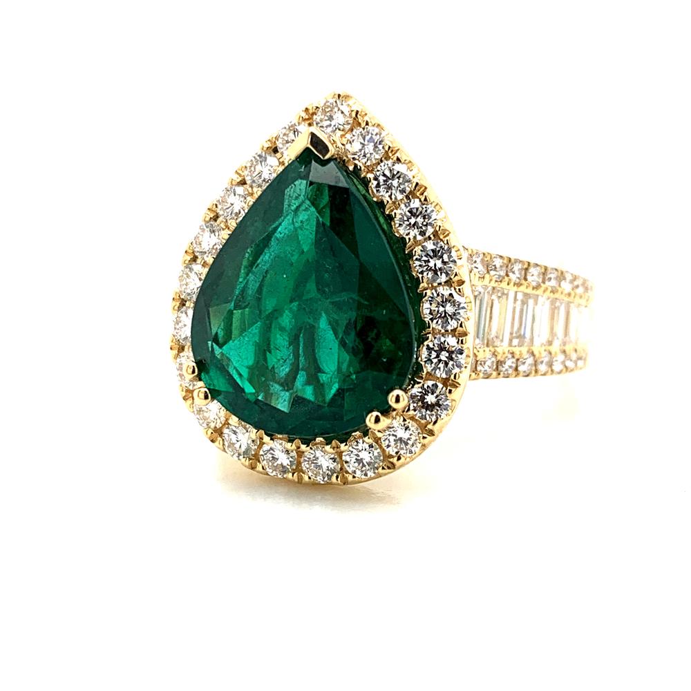 18k yellow gold ring with a CDC certified Zambian emerald