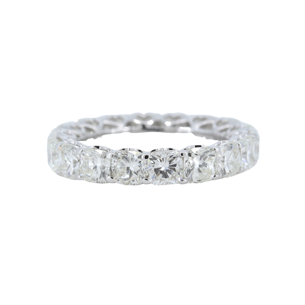 18Kw Cushion Cut 18 Stone Eternity Band D-4.50